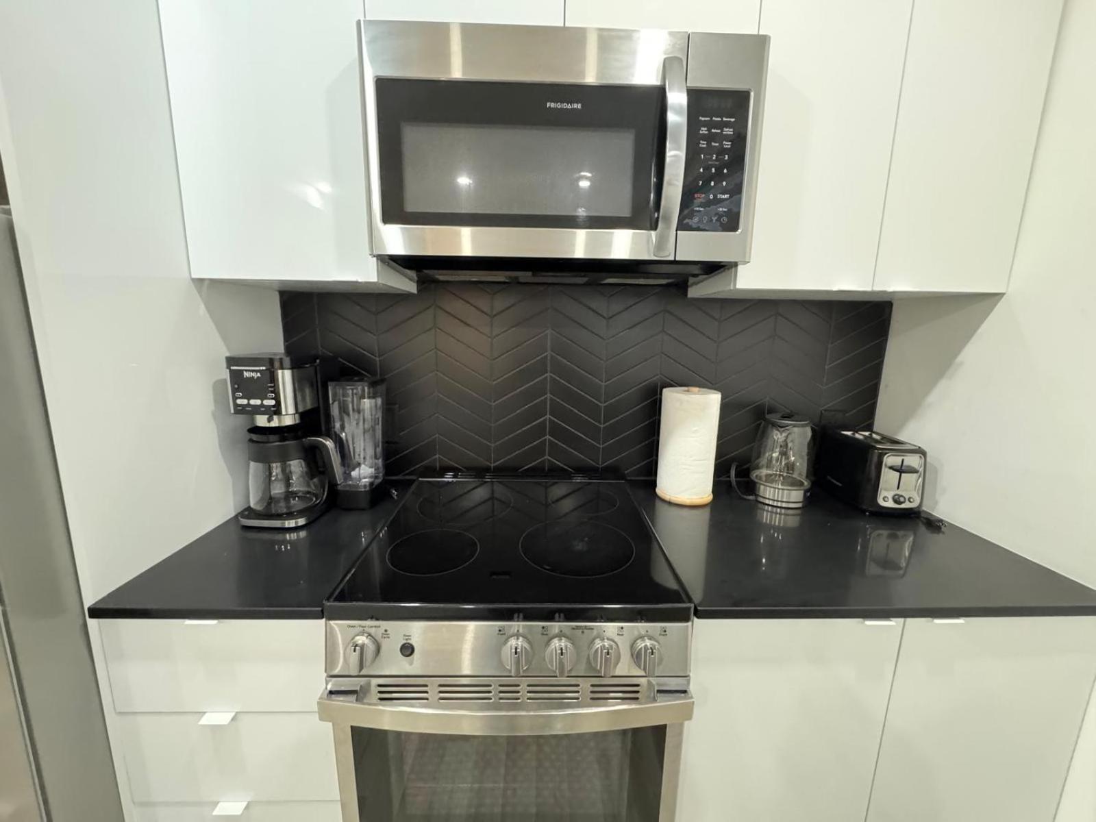 Ndg Dreams! New & Modern 3Br Easy City Life Монреаль Экстерьер фото